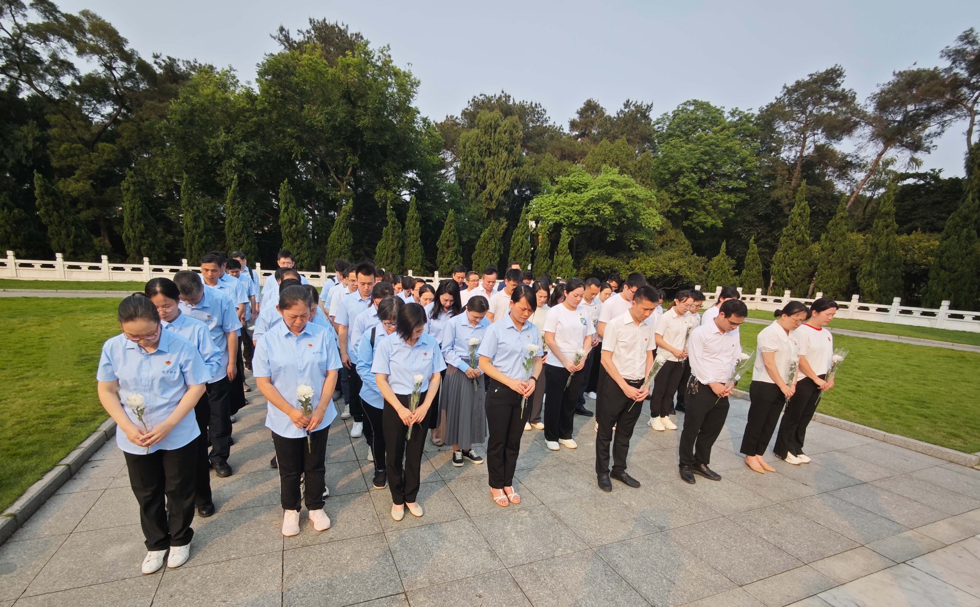 市排水公司黨總支、南寧建康環(huán)保公司黨支部 聯(lián)合開展“學(xué)黨史憶英烈 祭忠魂守初心” 主題黨日活動(dòng)